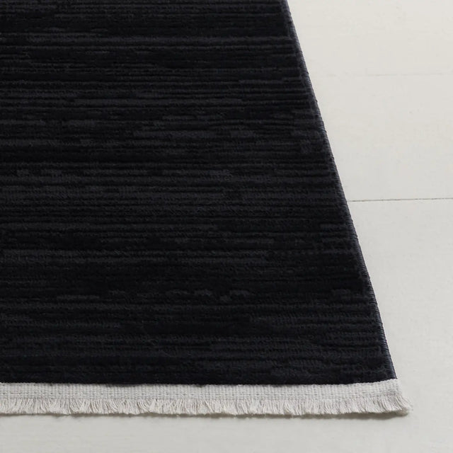 Safavieh Mila 4'-0" x 6'-0" Rug in Beige / Black