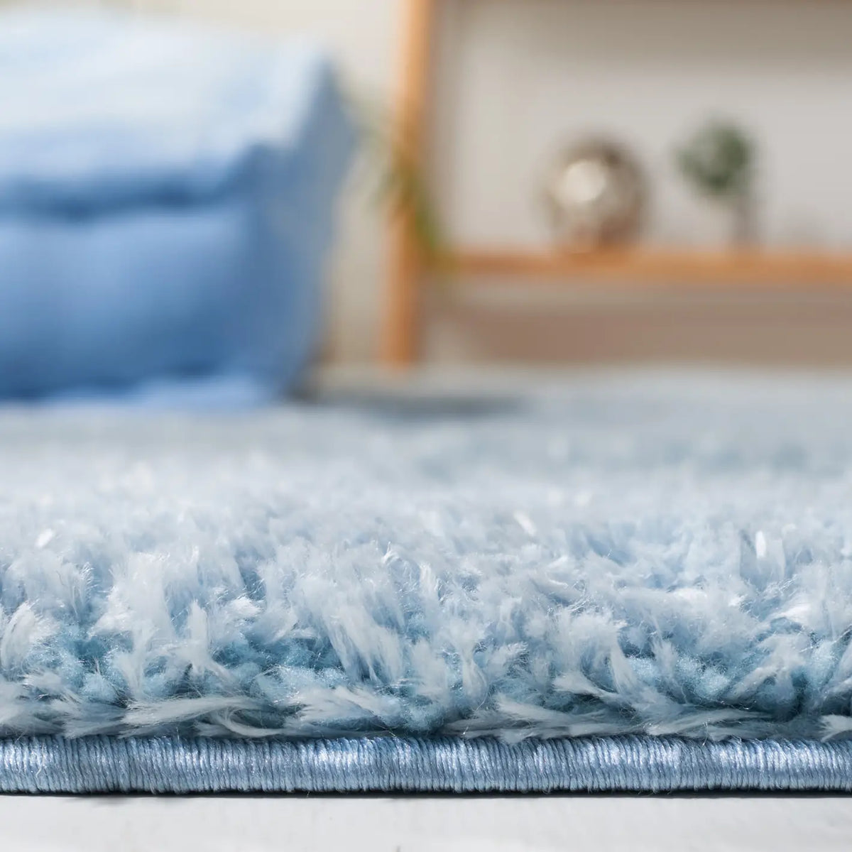 Safavieh Tahoe Shag 4'-0" x 6'-0" Rug in Blue