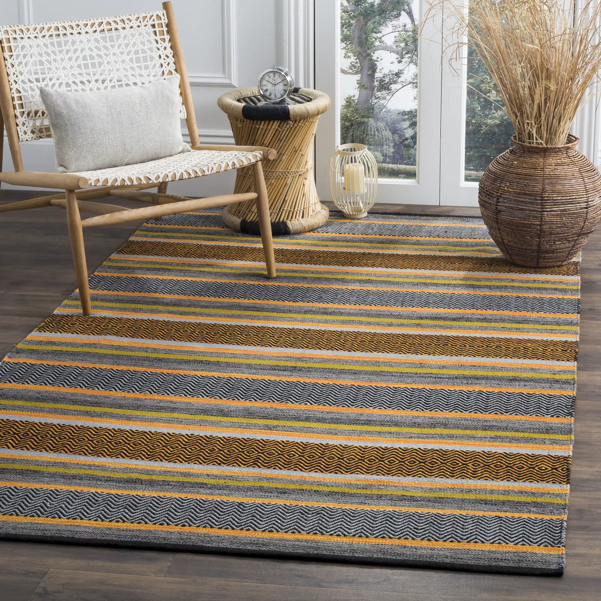 Safavieh Montauk 5'-0" x 8'-0" Rug in Navy / Multi