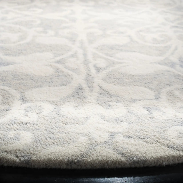 Safavieh Chatham 5'-0" x 5'-0" Rug in Light Grey / Ivory