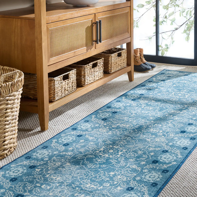 Safavieh Martha Stewart Washable 2'-6" x 8'-0" Rug in Blue / Beige