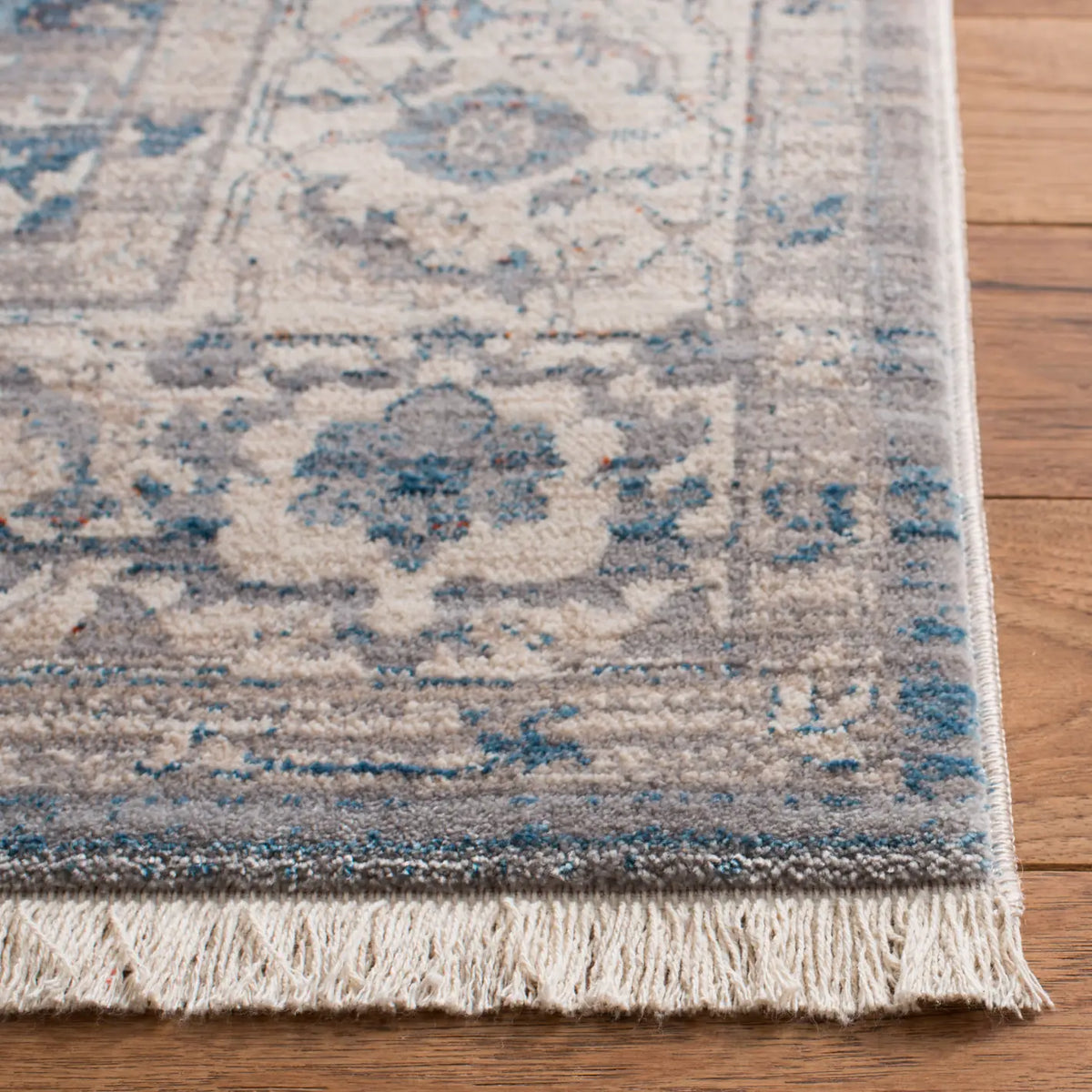 Safavieh Vintage Persian 4'-0" x 6'-0" Rug in Grey / Blue