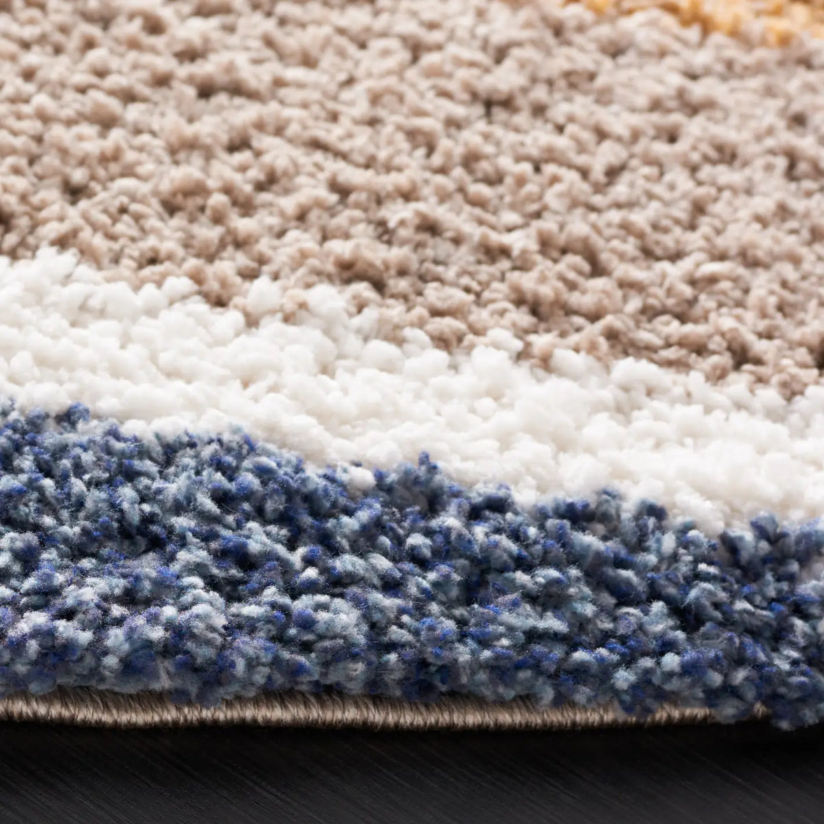 Safavieh Calico Shag 6'-7" x 6'-7" Rug in Taupe / Ivory