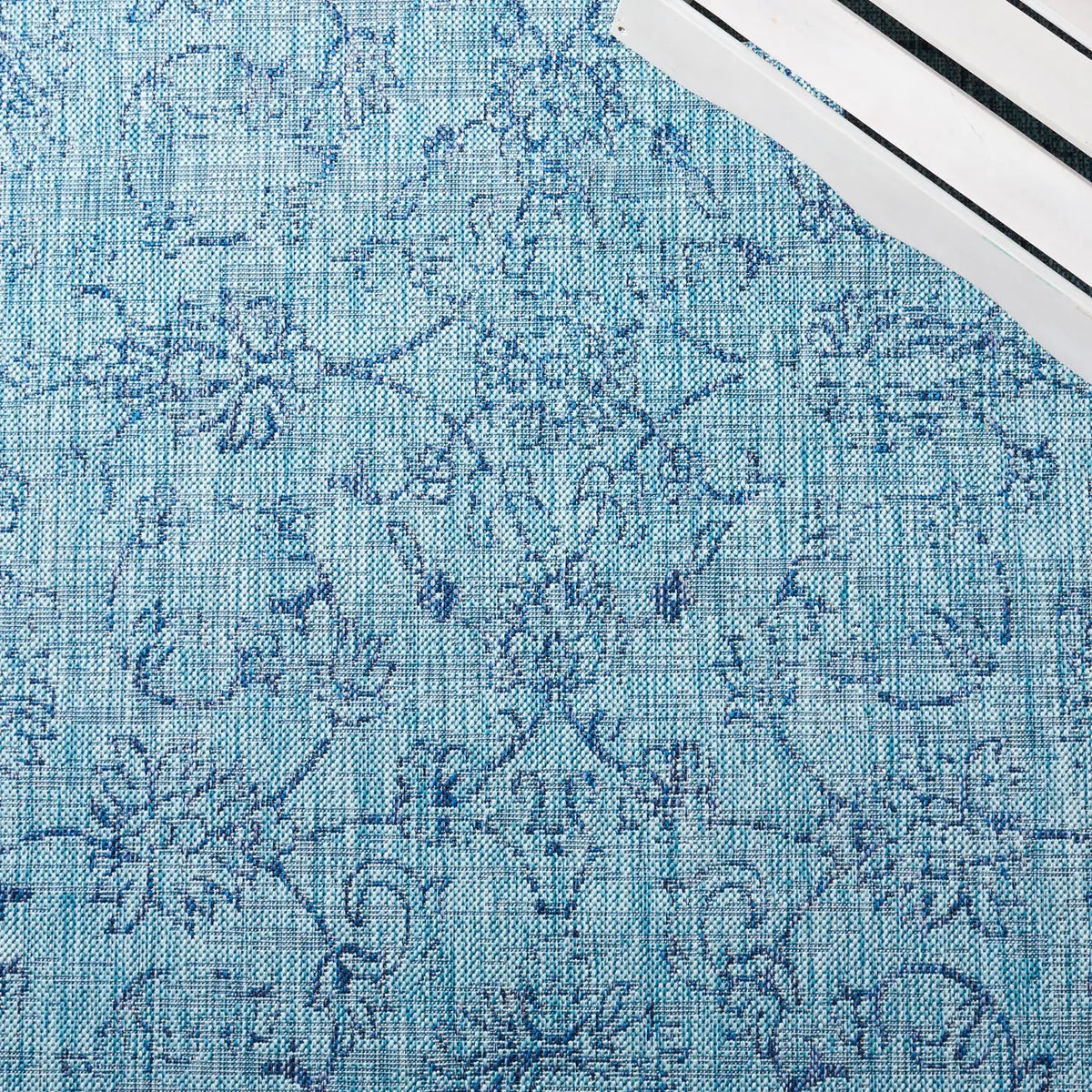 Safavieh Courtyard 4'-0" x 5'-7" Rug in Aqua / Navy