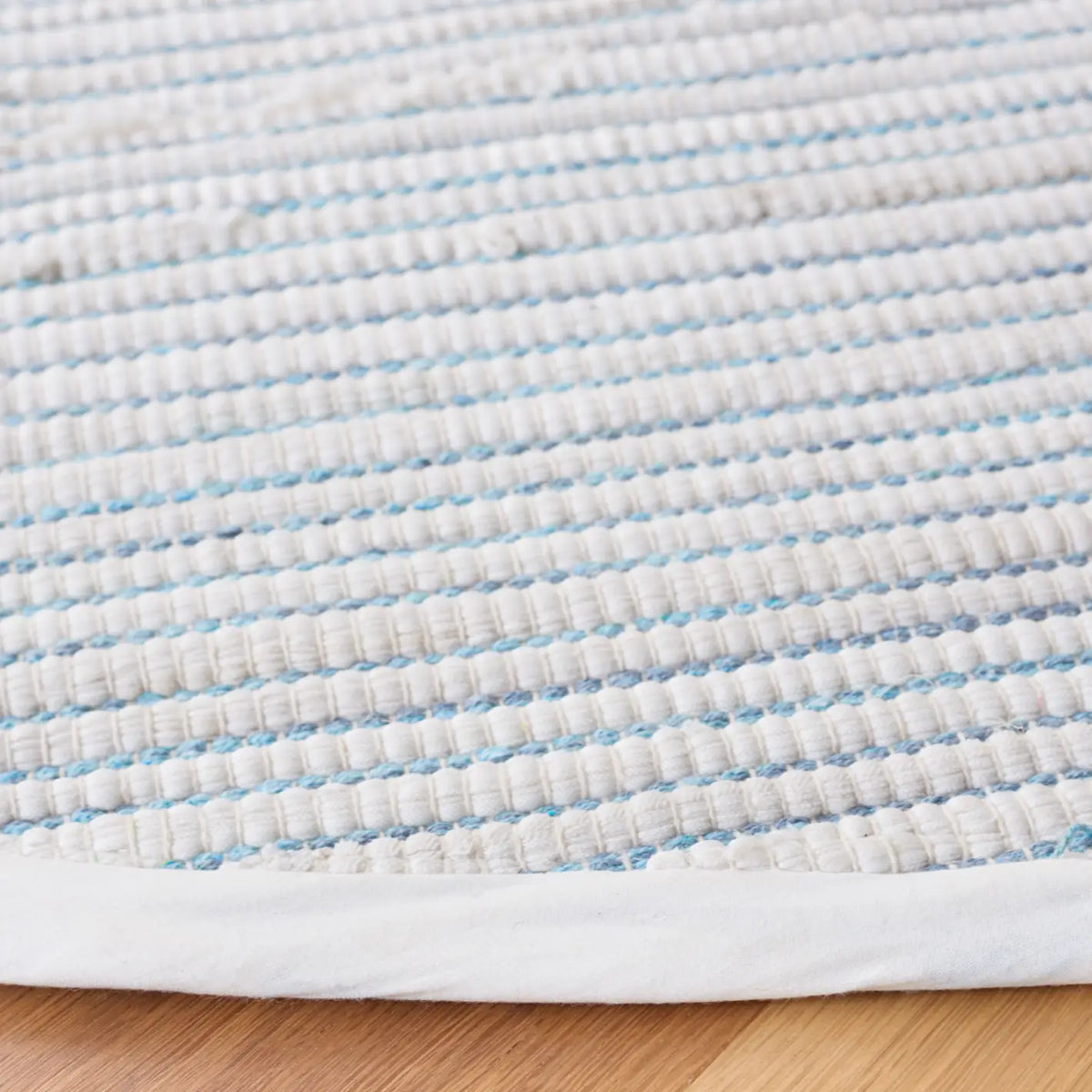 Safavieh Montauk 6'-0" x 6'-0" Rug in Turquoise / Ivory