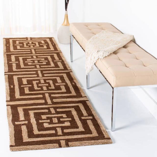 Safavieh Wyndham 2'-3" x 9'-0" Rug in Brown