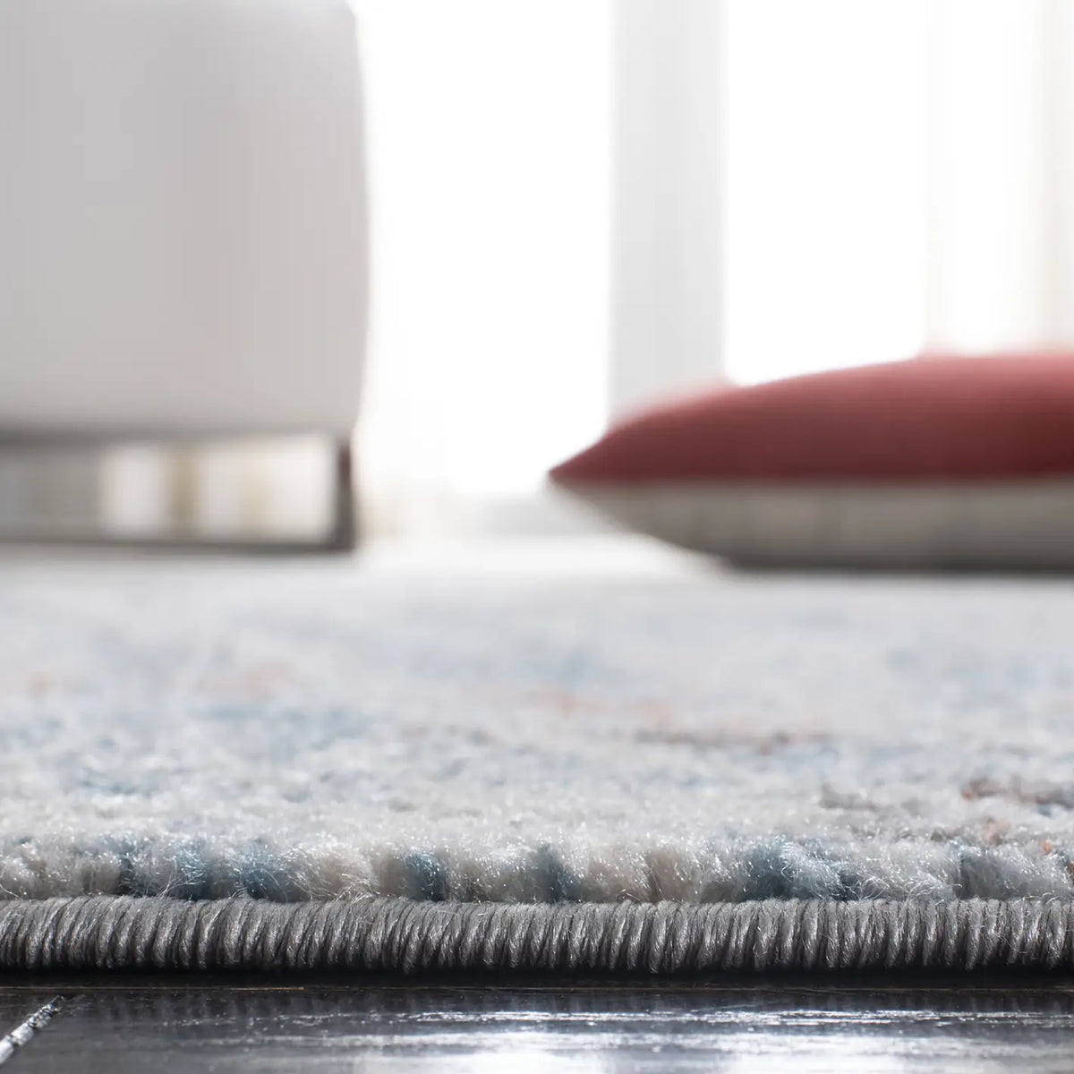 Safavieh Tulum 4'-0" x 6'-0" Rug in Ivory / Blue