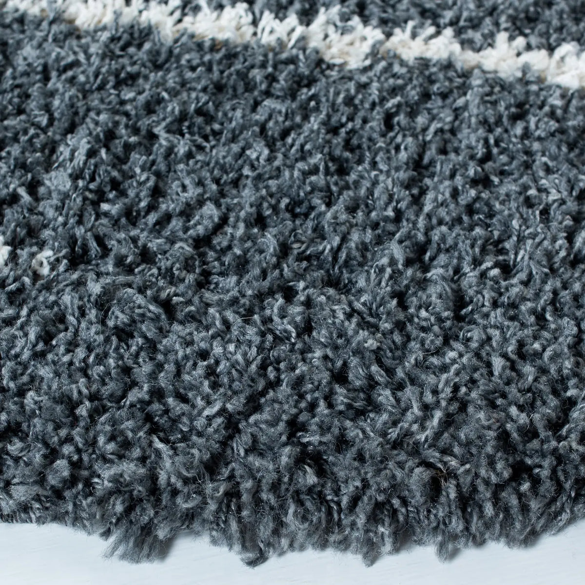 Safavieh Venus Shag 600 5'-3" x 5'-3" Rug in Dark Grey / Ivory