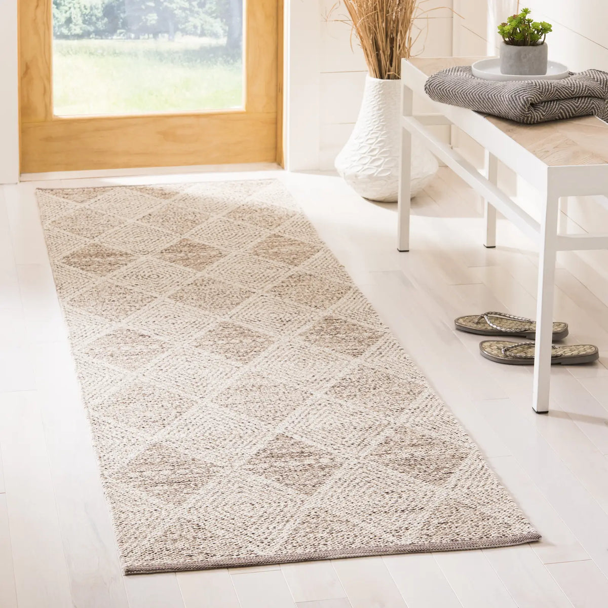 Safavieh Montauk 2'-3" x 11'-0" Rug in Beige