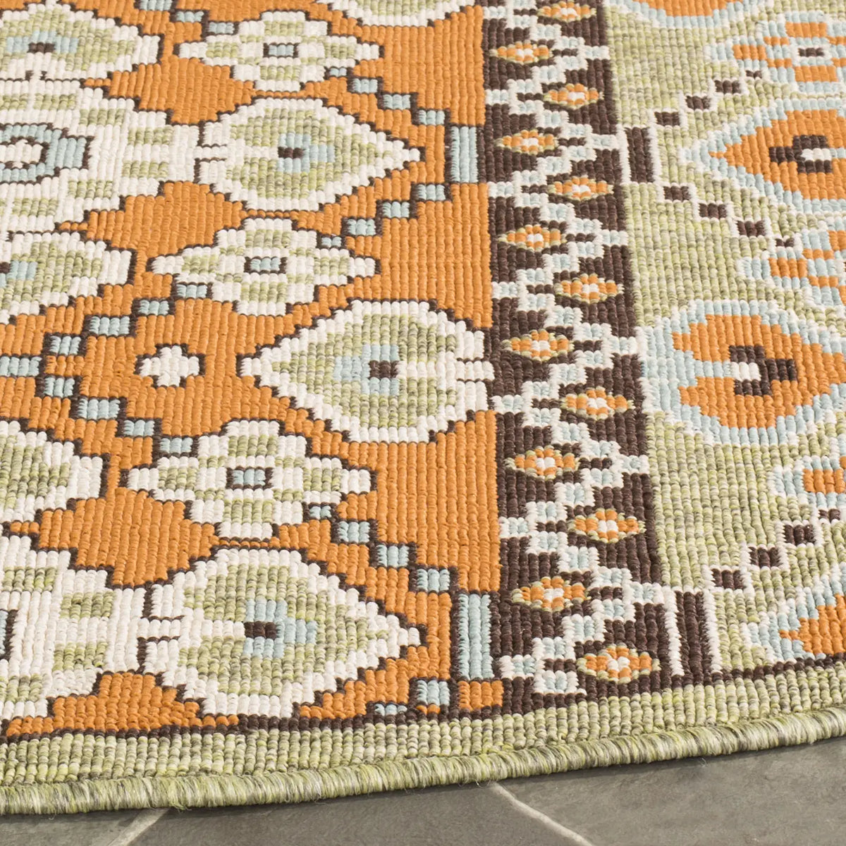 Safavieh Veranda 5'-3" x 5'-3" Rug in Green / Terracotta