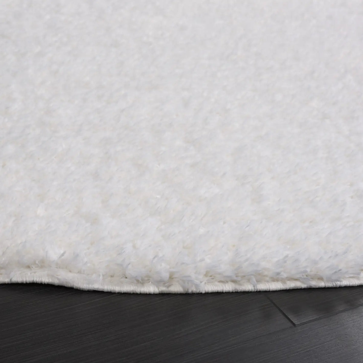 Safavieh Tahoe Shag 6'-7" x 6'-7" Rug in Ivory