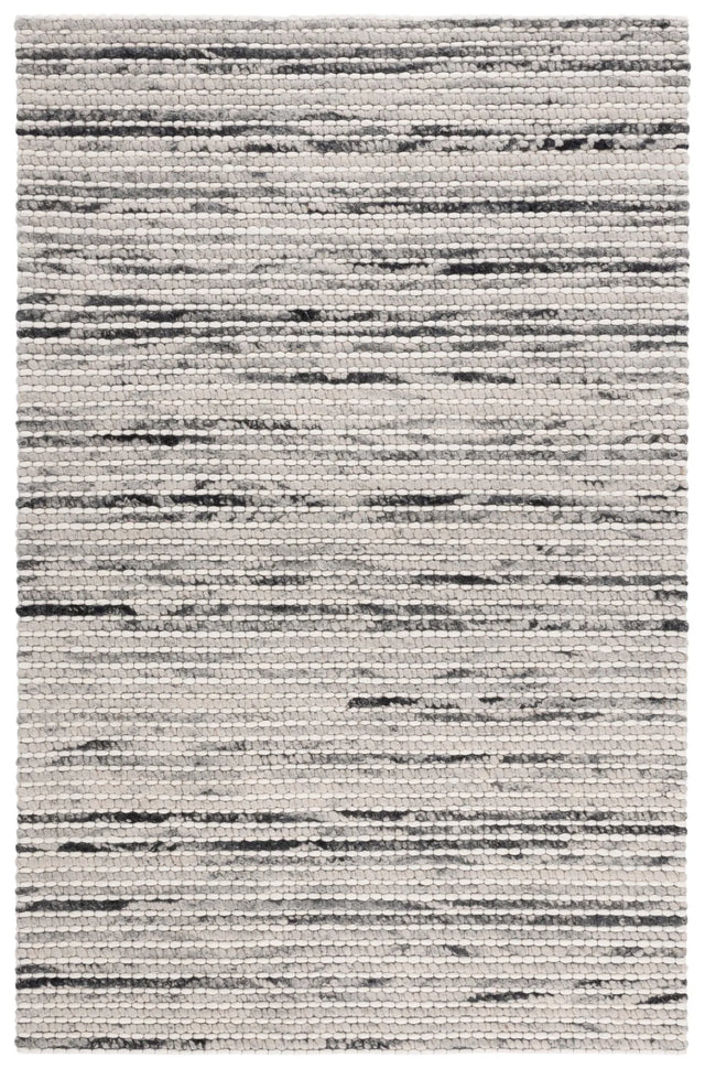 Safavieh Marbella 4'-0" x 6'-0" Rug in Black / Ivory