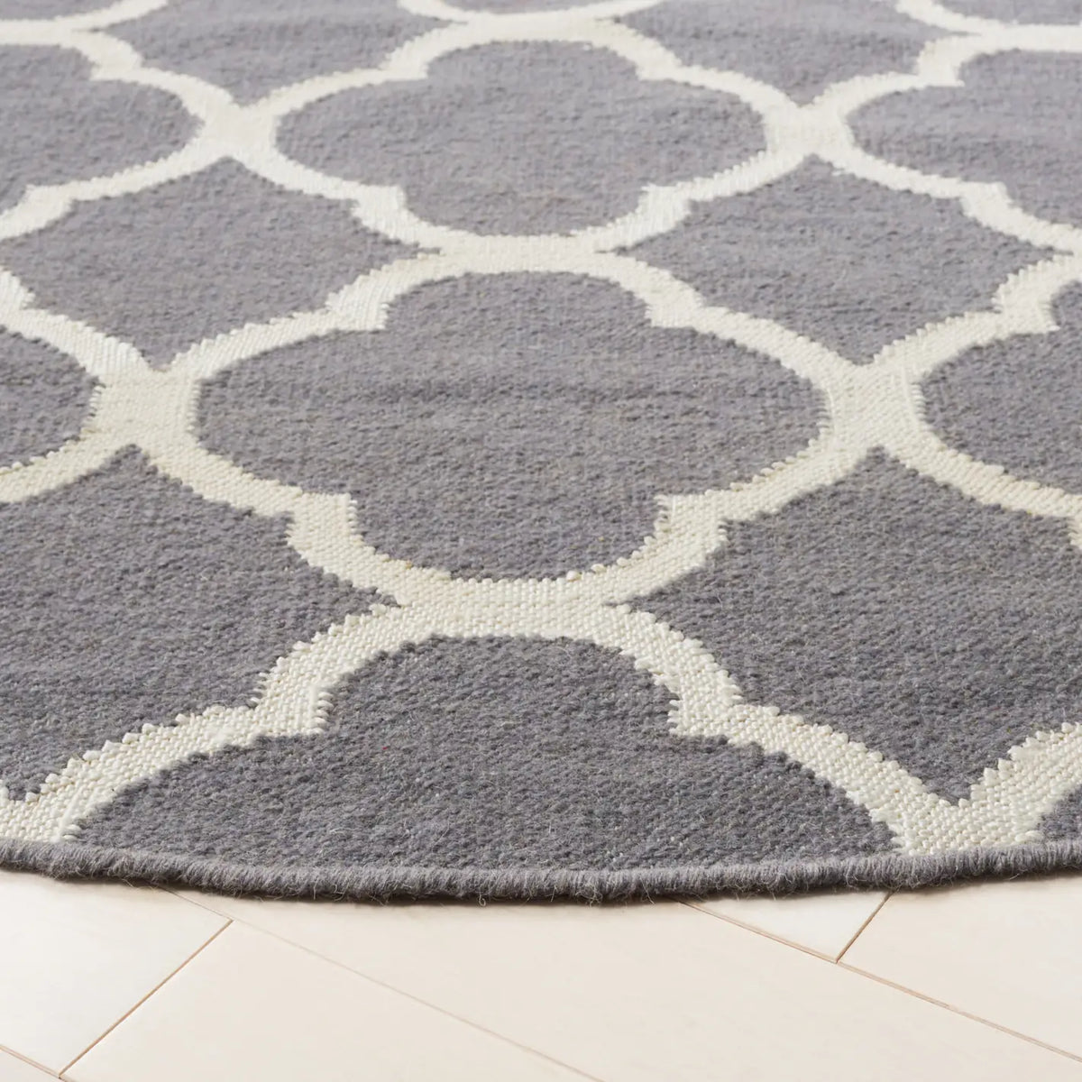 Safavieh Dhurries 7'-0" x 7'-0" Rug in Grey / Ivory