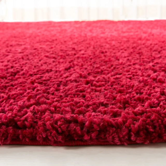Safavieh August Shag 900 5'-3" x 5'-3" Rug in Red