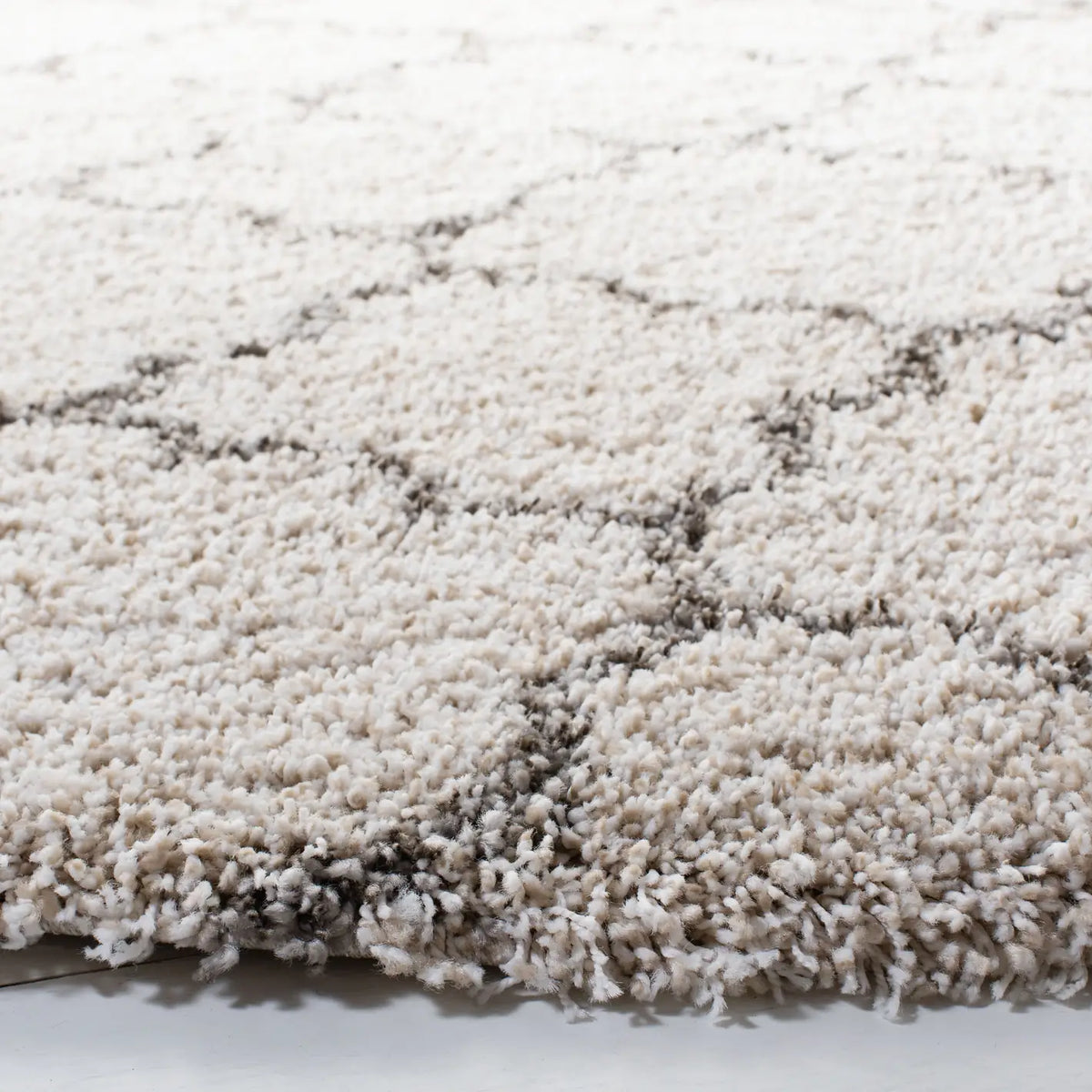 Safavieh Hudson Shag 5'-3" x 5'-3" Rug in Ivory / Grey