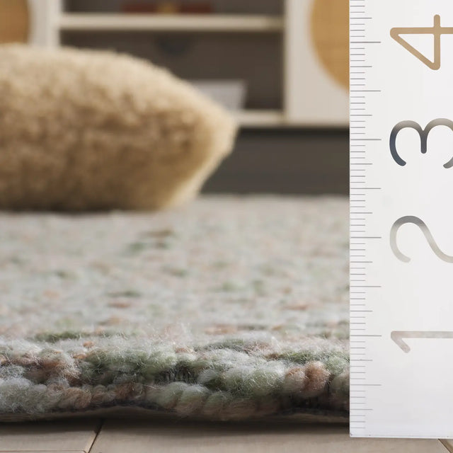 Safavieh Harvest 4'-0" x 6'-0" Rug in Green / Beige