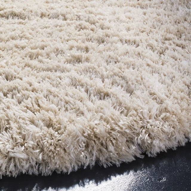 Safavieh Polar Shag 5'-1" x 5'-1" Rug in Light Beige