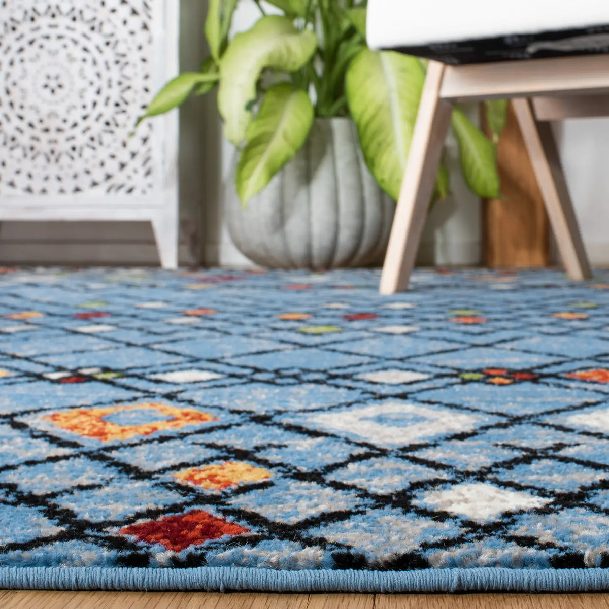 Safavieh Amsterdam 4'-0" x 6'-0" Rug in Blue / Ivory