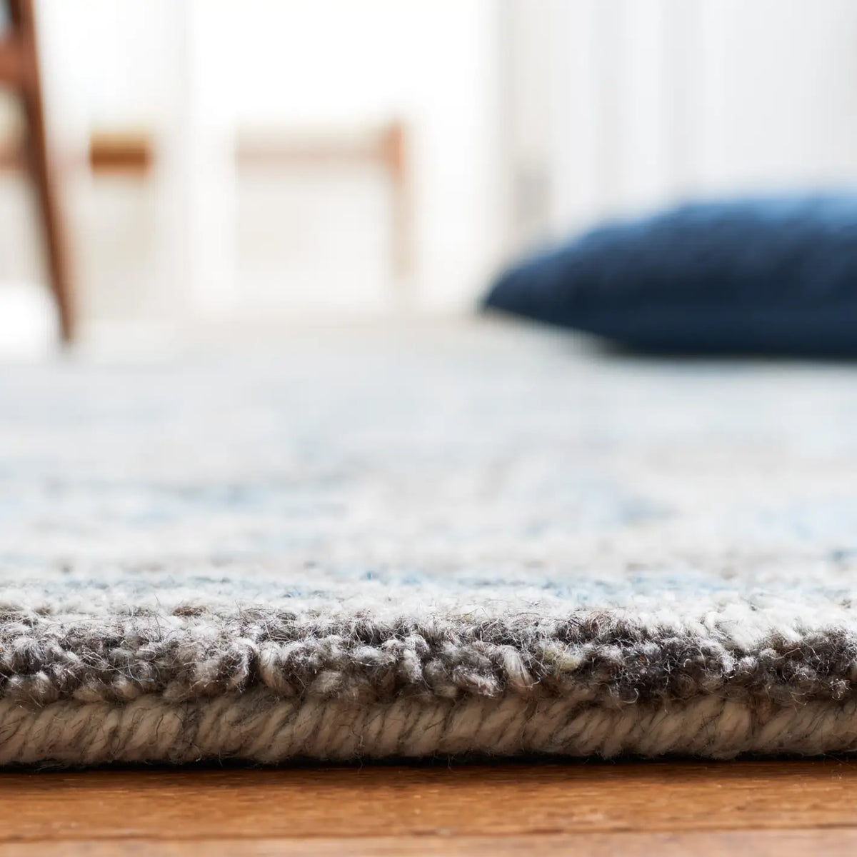 Safavieh Abstract 4'-0" x 6'-0" Rug in Grey / Blue