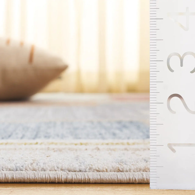Safavieh Forum 500 5'-0" x 7'-0" Rug in Ivory / Rust Grey