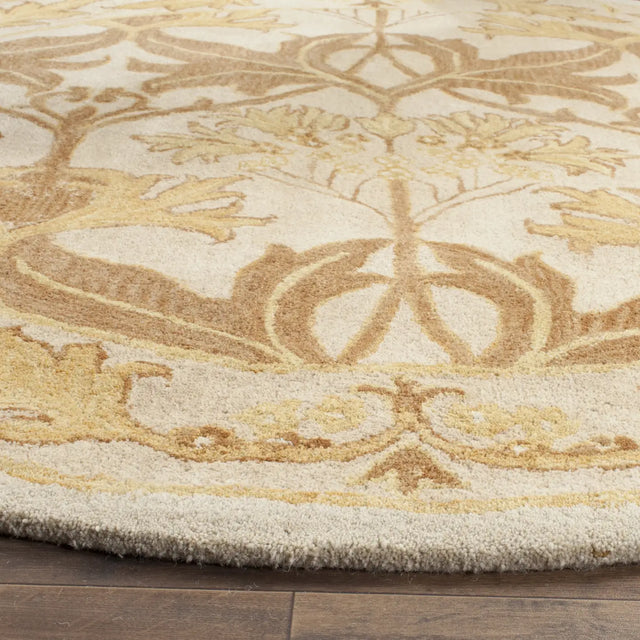 Safavieh Antiquity 6'-0" x 6'-0" Rug in Beige / Gold