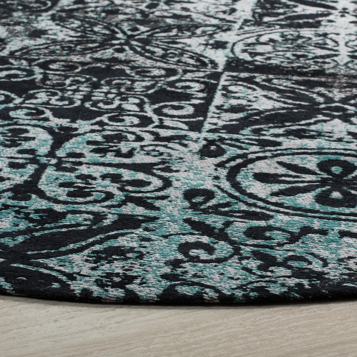 Safavieh Classic Vintage 6'-0" x 6'-0" Rug in Teal / Black