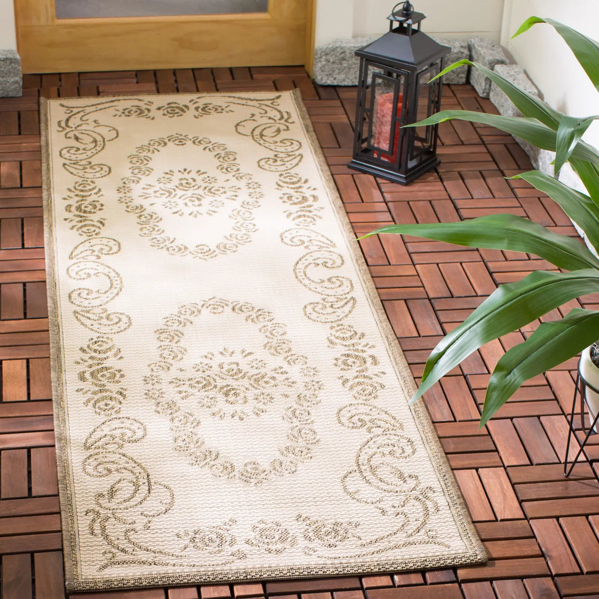 Safavieh Courtyard 2'-3" x 6'-7" Rug in Natural / Brown