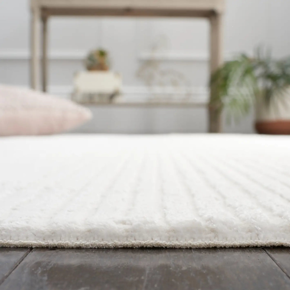Safavieh Whisper 4'-0" x 6'-0" Rug in Ivory