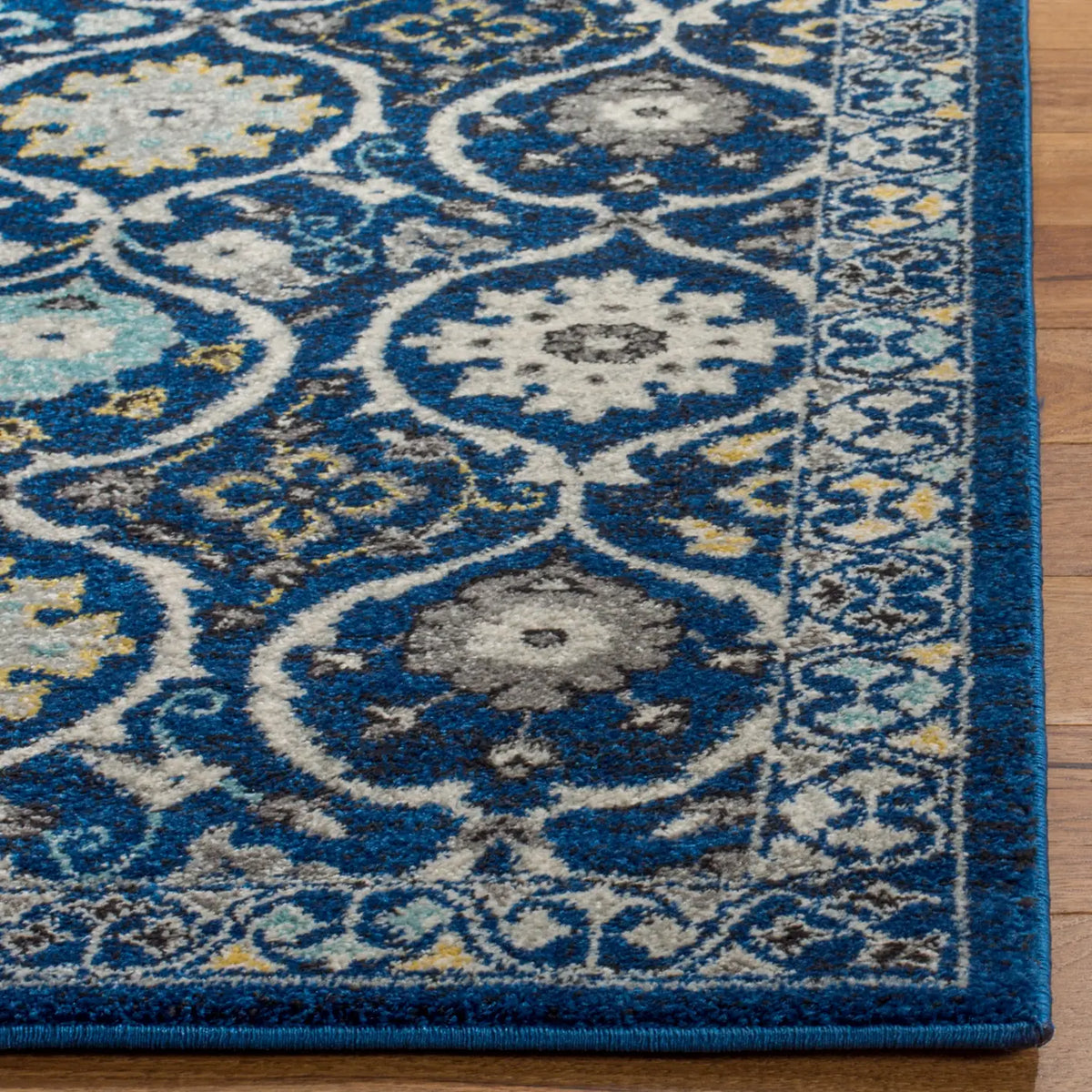 Safavieh Evoke 4'-0" x 6'-0" Rug in Royal / Ivory