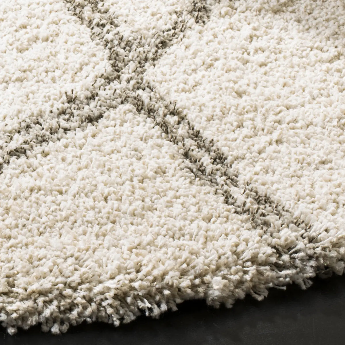 Safavieh Hudson Shag 5'-0" x 5'-0" Rug in Ivory / Grey