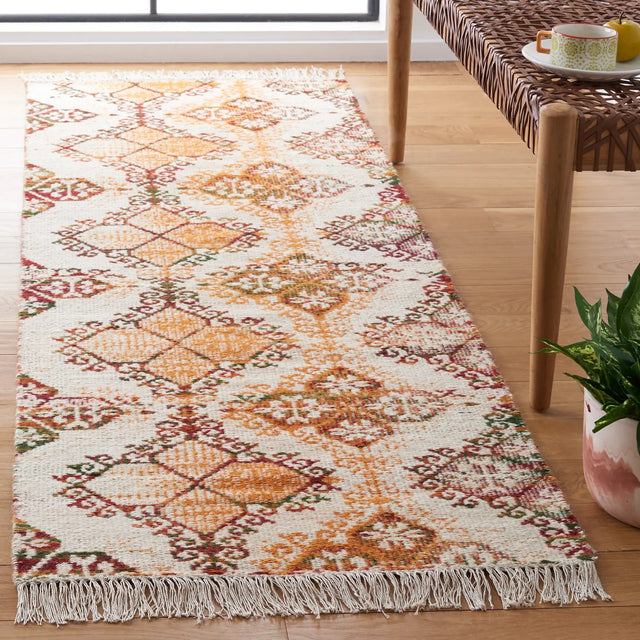 Safavieh Kilim 2'-3" x 7'-0" Rug in Ivory / Gold