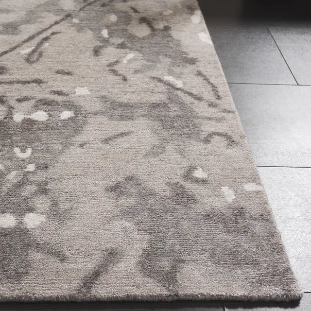 Safavieh Tibetan 6'-0" x 9'-0" Rug in Smoke