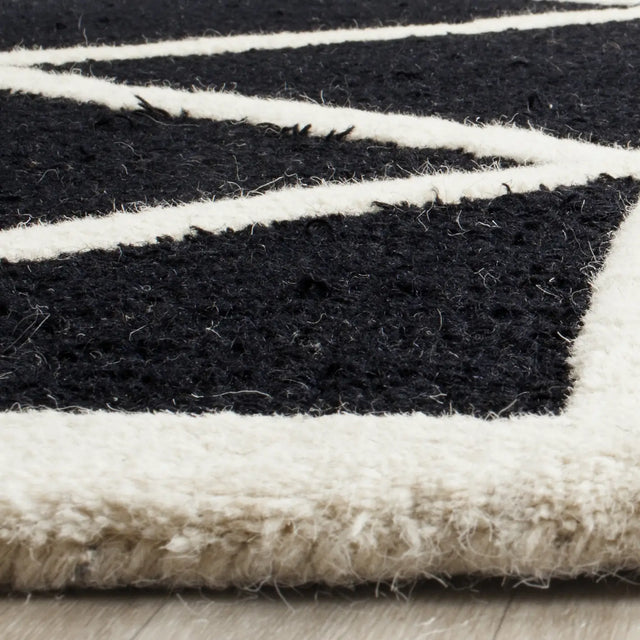 Safavieh Cambridge 8'-0" x 10'-0" Rug in Black / Ivory