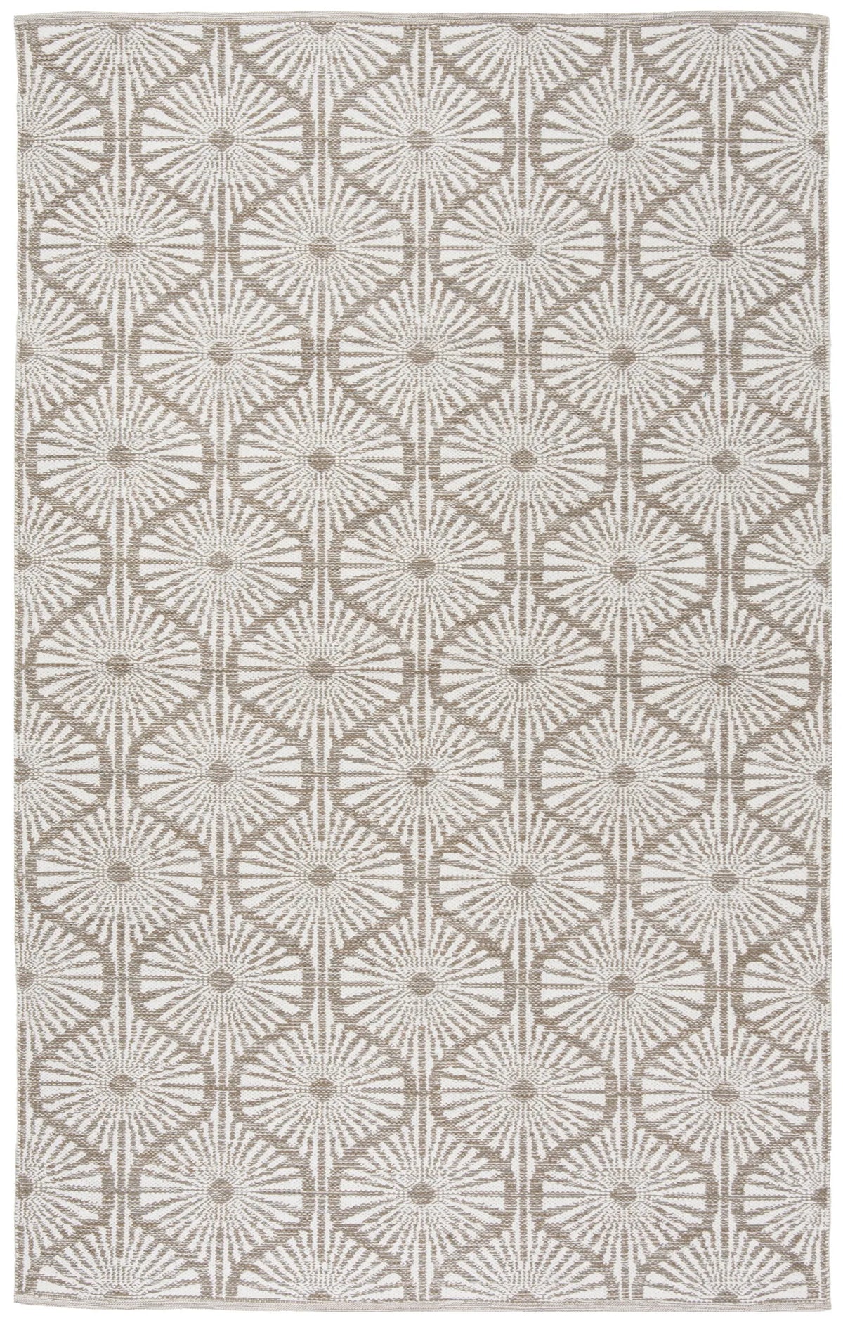 Safavieh Montauk 5'-0" x 8'-0" Rug in Beige / Ivory