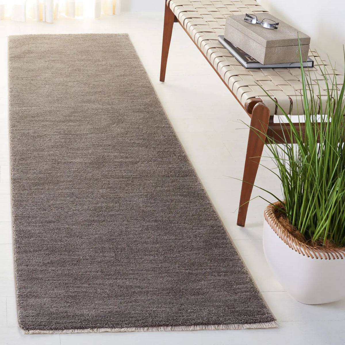 Safavieh Lasa 2'-3" x 8'-0" Rug in Grey