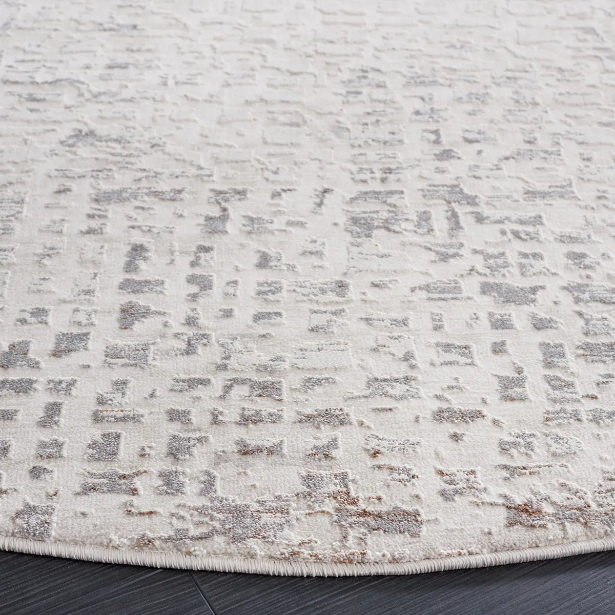 Safavieh Diamond 6'-7" x 6'-7" Rug in Beige / Grey