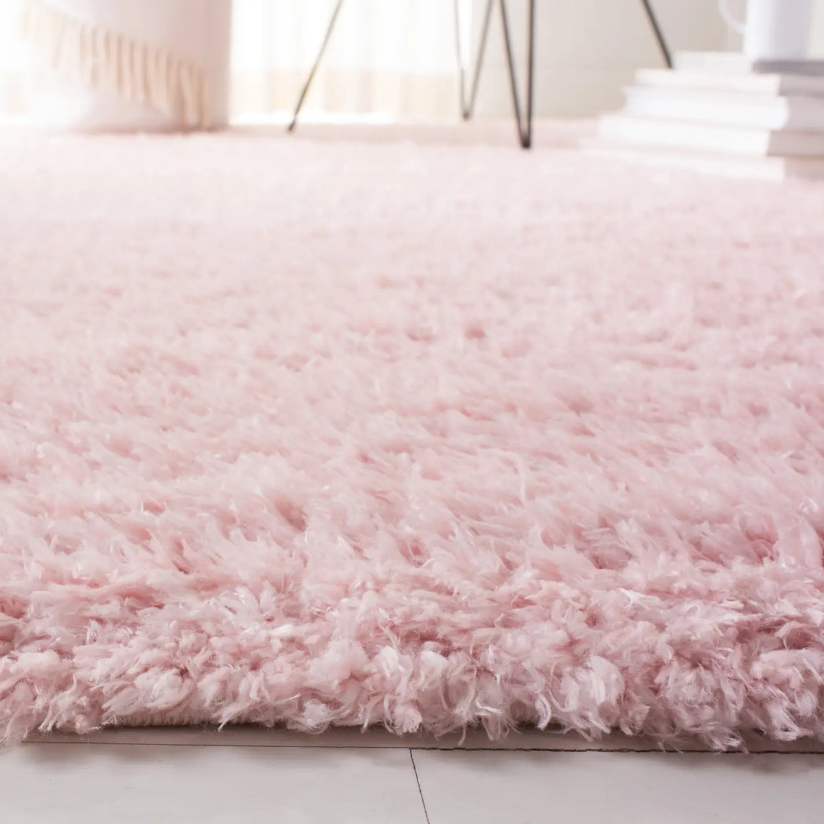 Safavieh Madrid Shag 200 4'-0" x 6'-0" Rug in Blush