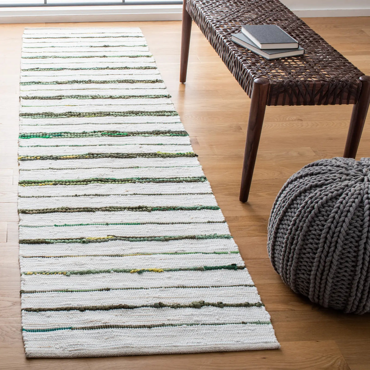 Safavieh Montauk 2'-3" x 9'-0" Rug in Green / Ivory