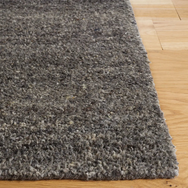 Safavieh Himalaya 4'-0" x 6'-0" Rug in Grey