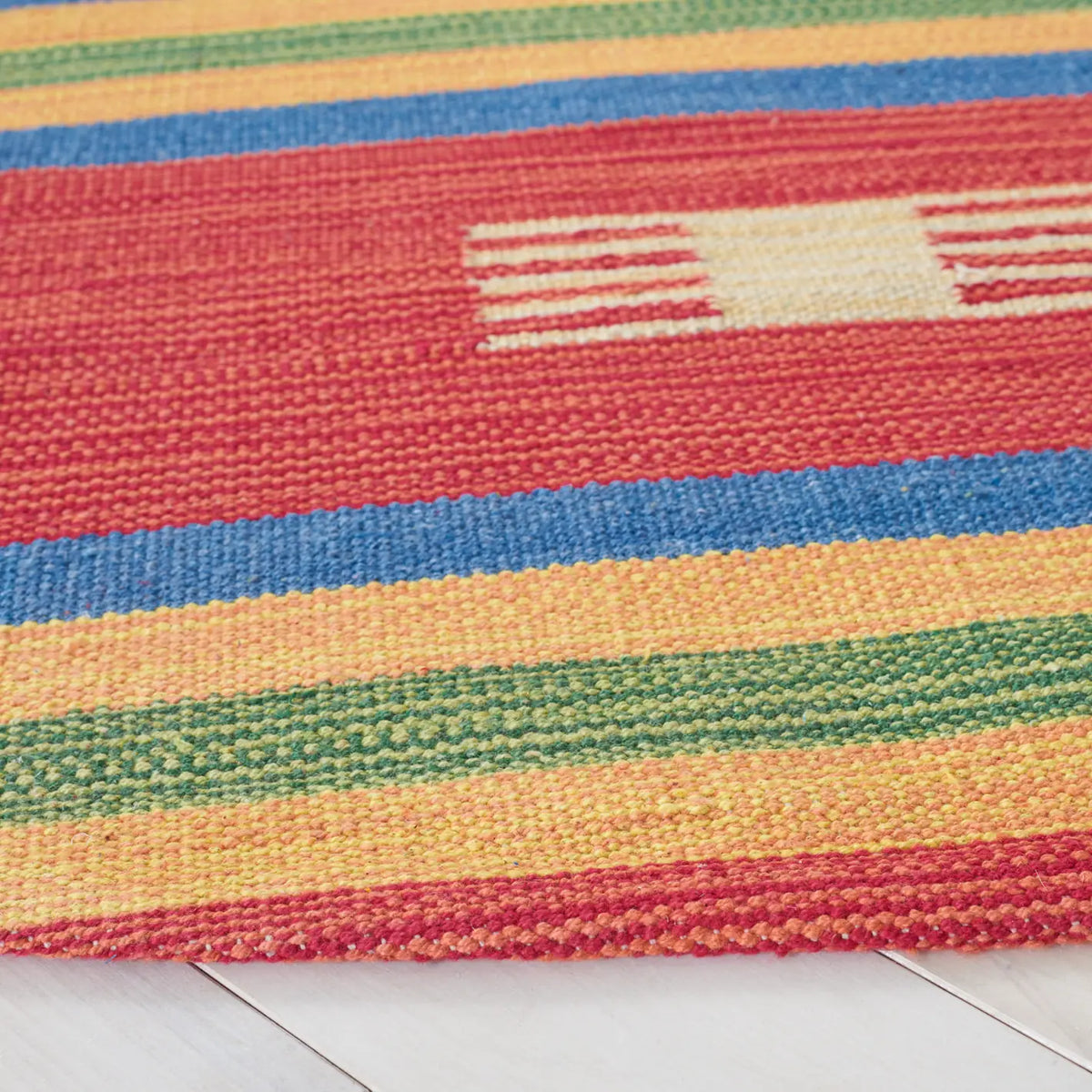 Safavieh Montauk 6'-0" x 6'-0" Rug in Blue / Red