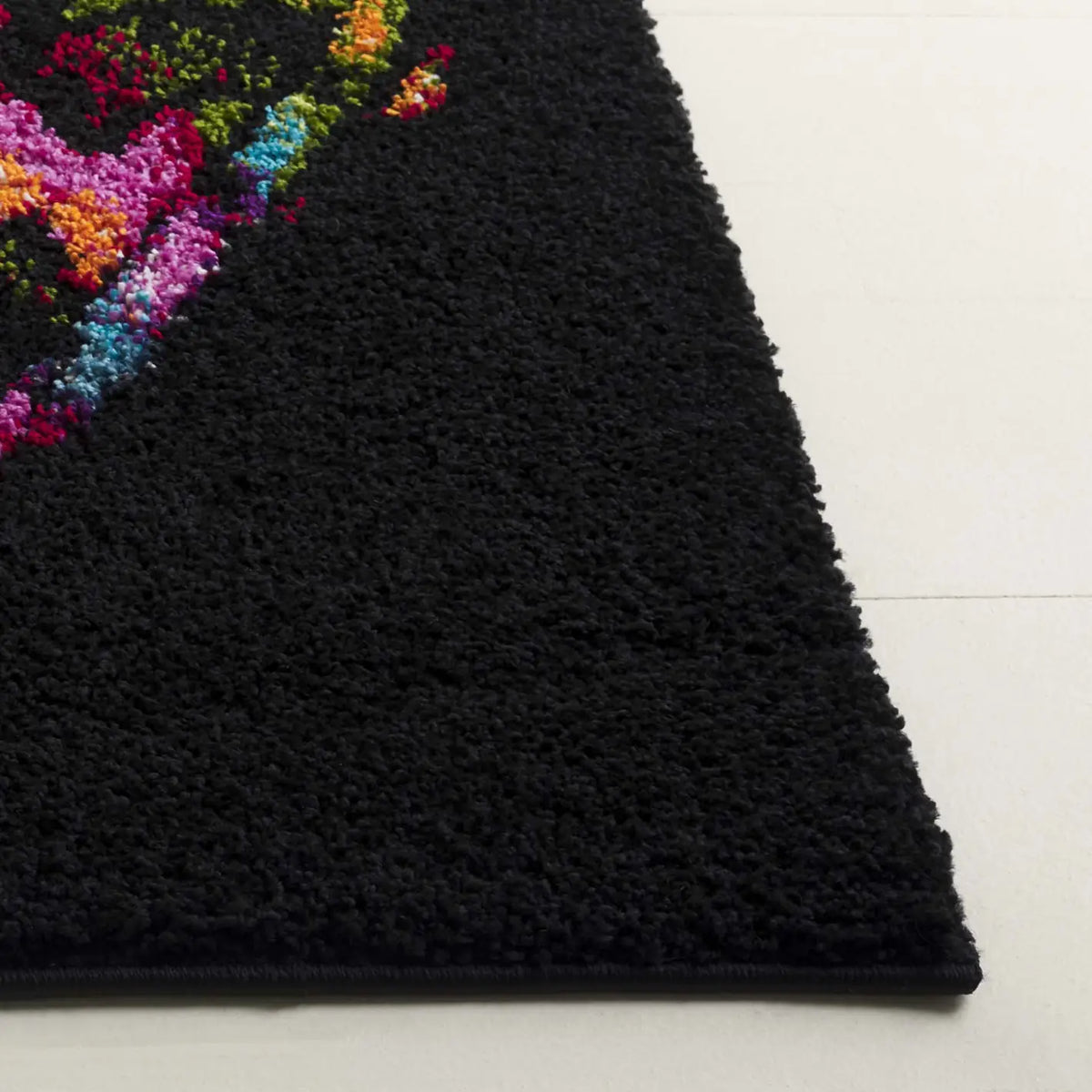 Safavieh Fiesta Shag 4'-0" x 6'-0" Rug in Black / Yellow
