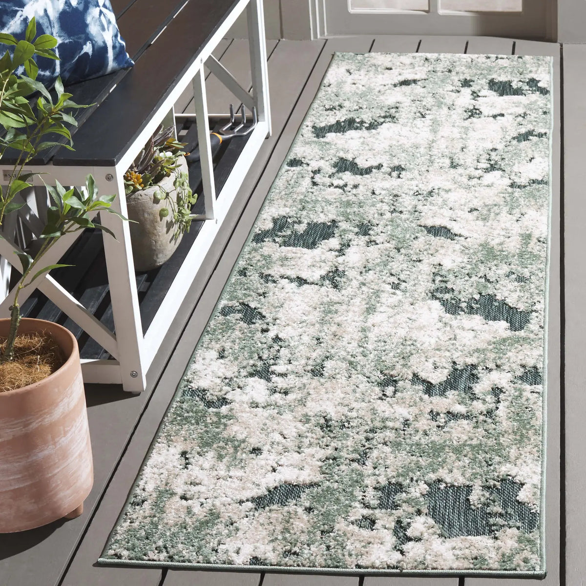 Safavieh Cabana 2'-2" x 8'-0" Rug in Green / Ivory