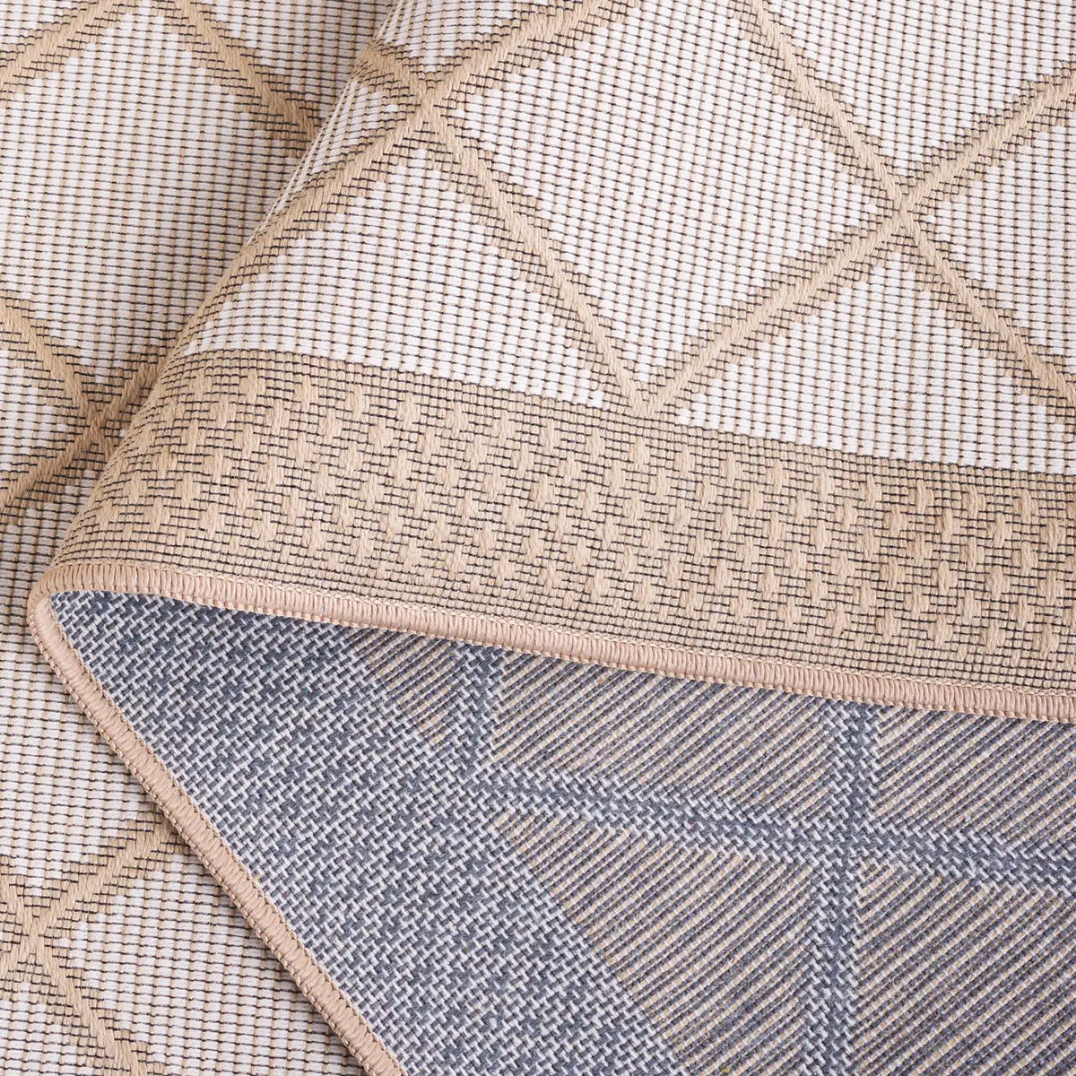 Safavieh Aspect 5'-3" x 7'-6" Rug in Ivory / Natural
