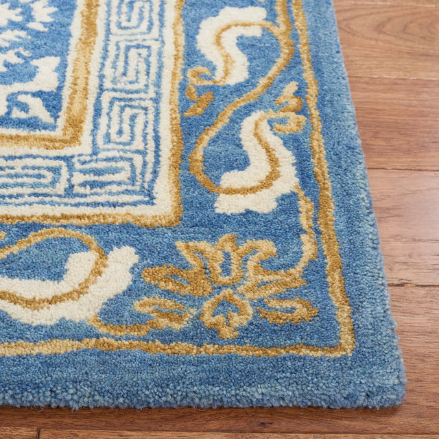 Safavieh Antiquity 4'-0" x 6'-0" Rug in Blue / Ivory