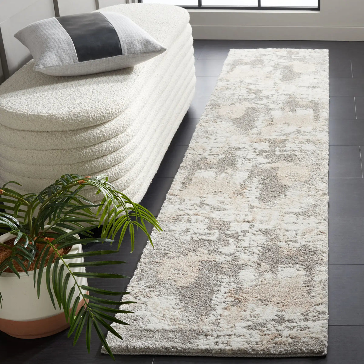 Safavieh Century 300 2'-0" x 9'-0" Rug in Beige / Grey