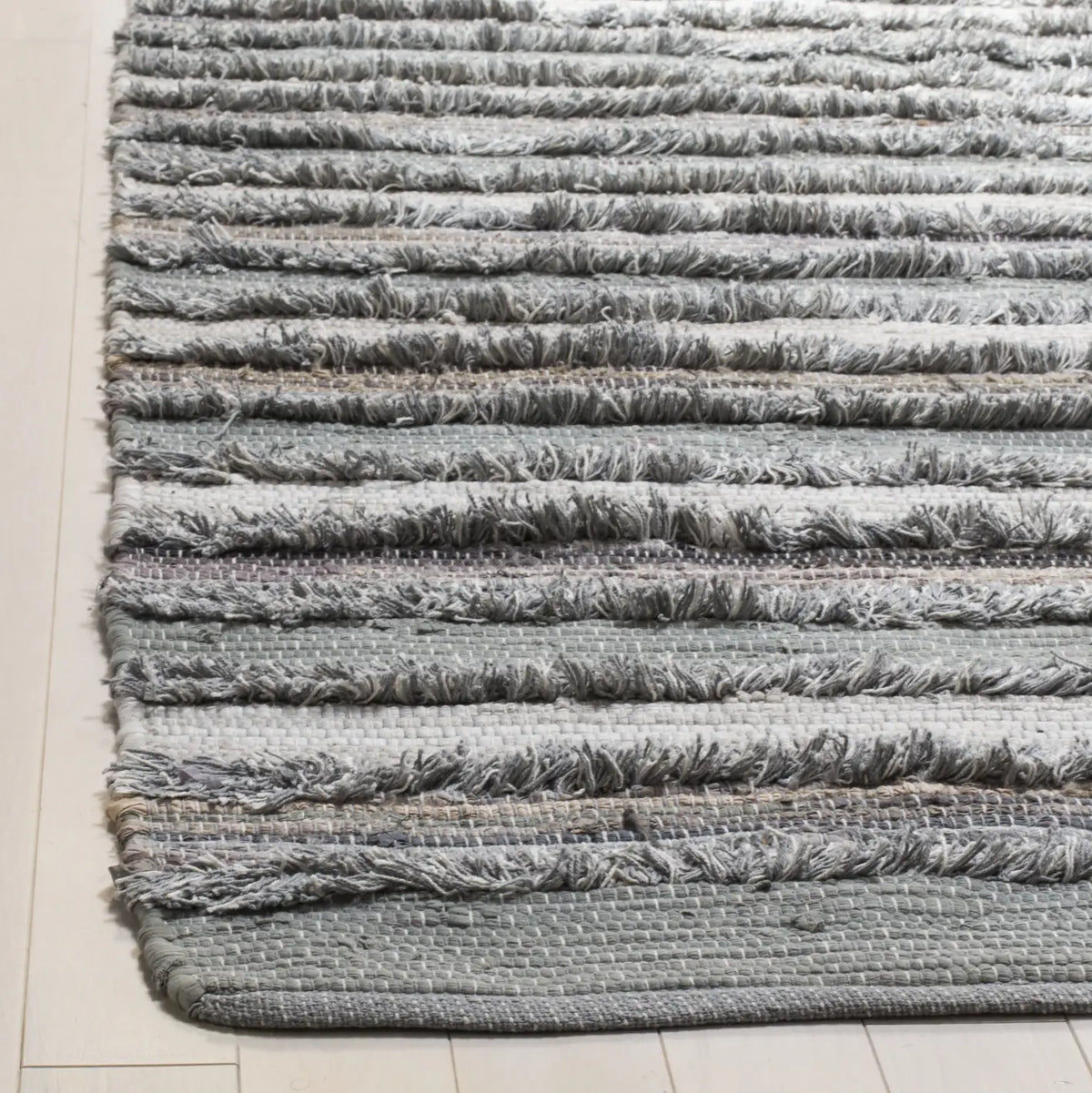 Safavieh Montauk 5'-0" x 8'-0" Rug in Grey / Multi