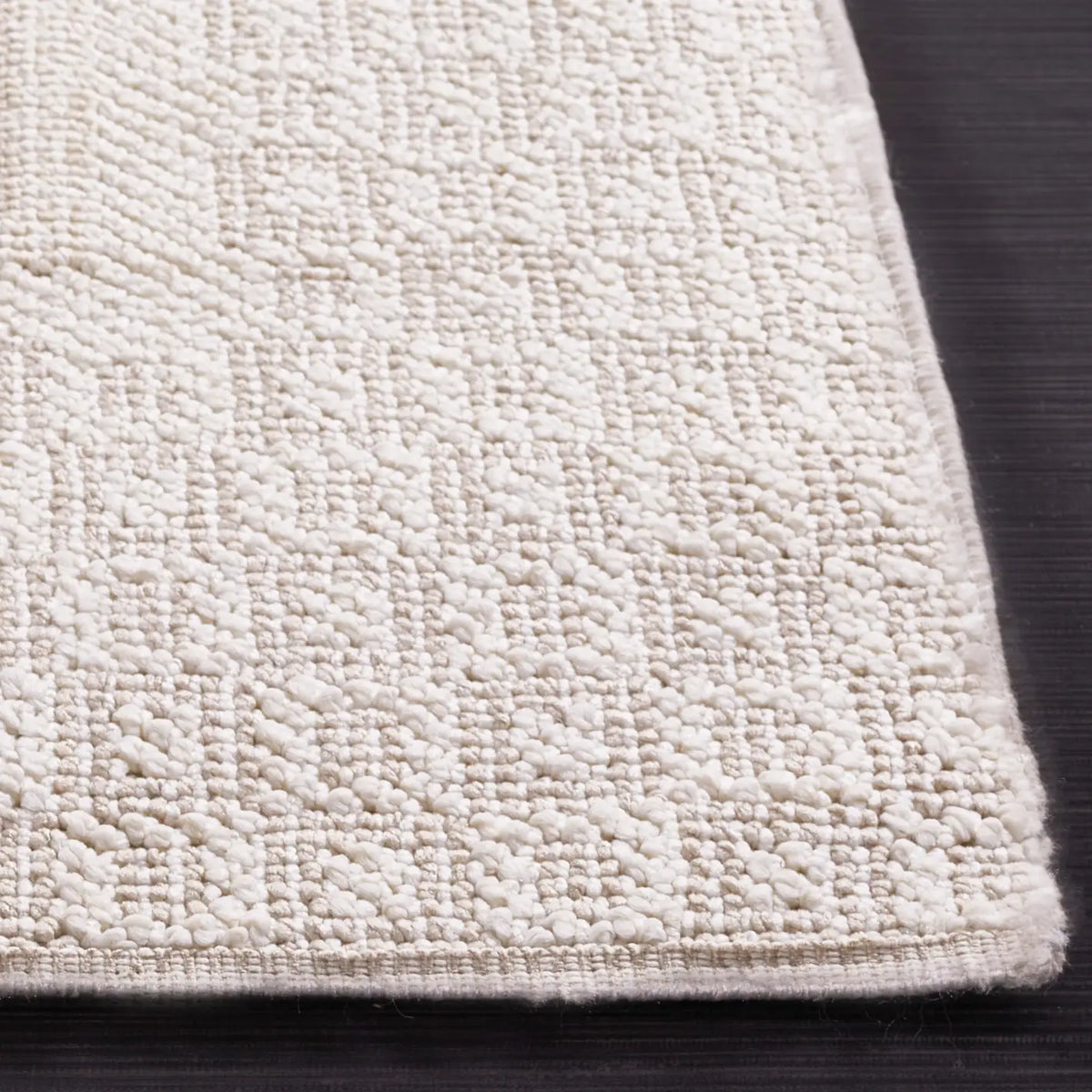 Safavieh Trends 4'-0" x 6'-0" Rug in Beige / Ivory