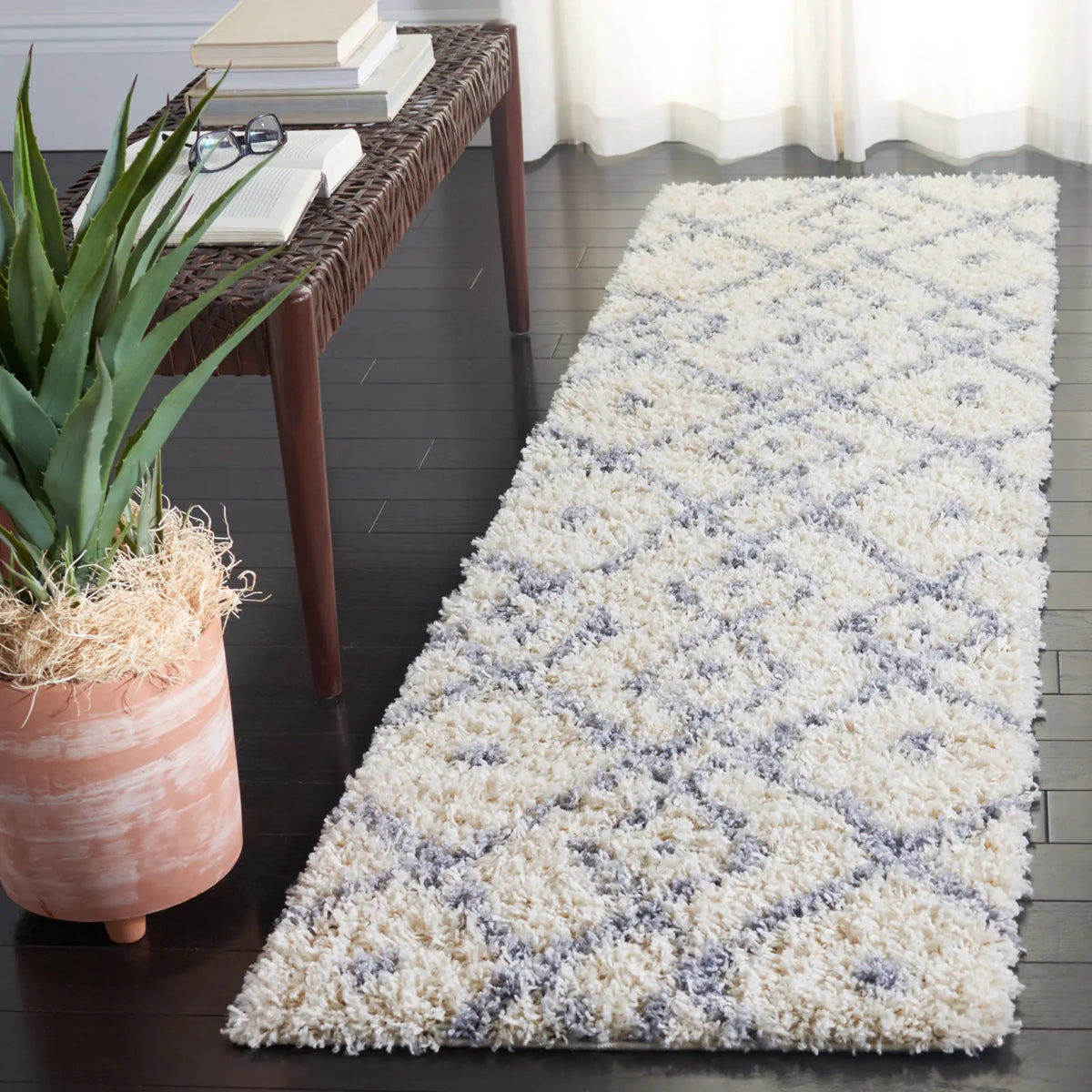 Safavieh Venus Shag 600 2'-2" x 8'-0" Rug in Ivory / Grey
