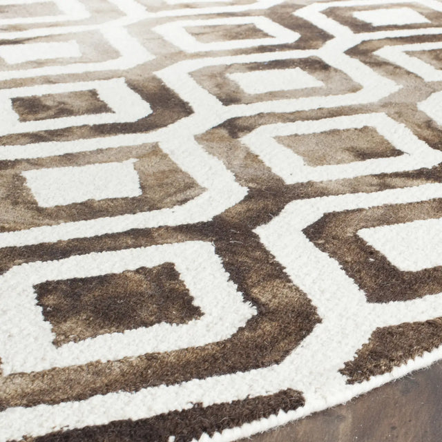 Safavieh Dip Dye 7'-0" x 7'-0" Rug in Ivory / Chocolate