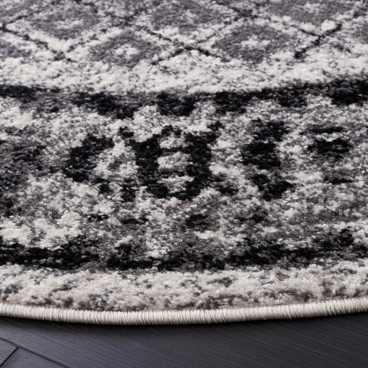 Safavieh Adirondack 6'-0" x 6'-0" Rug in Ivory / Silver